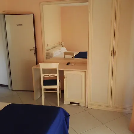 Elizabeth ホテル 3*