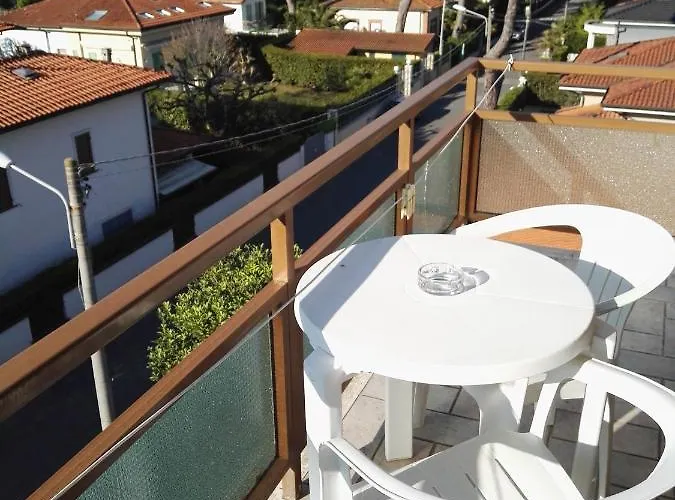 Elizabeth マリーナ・ディ・ピエトラサンタ