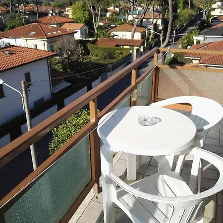 Elizabeth Marina di Pietrasanta